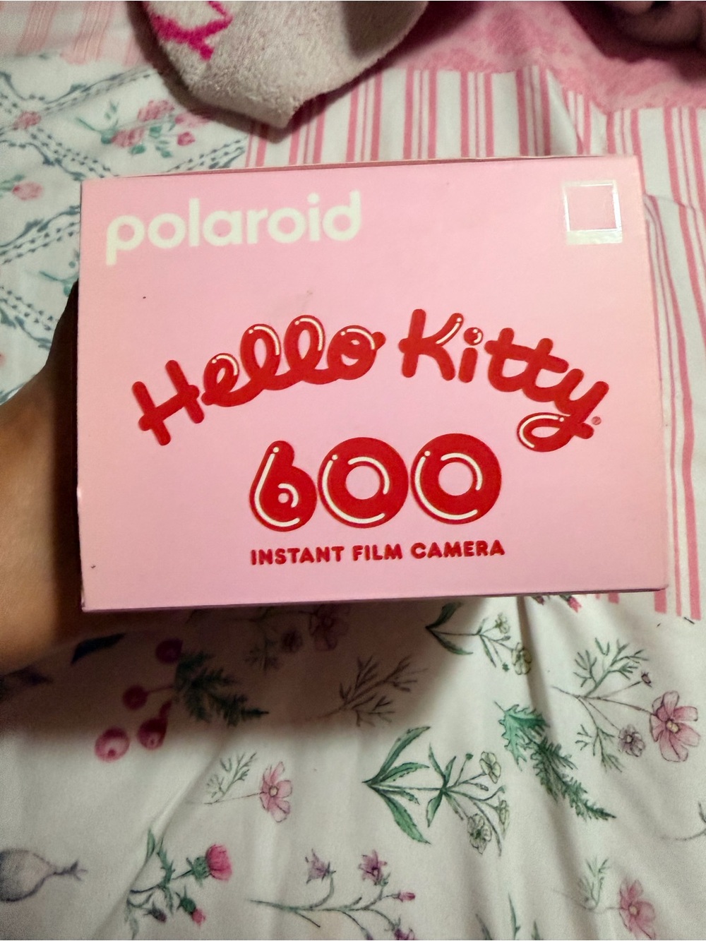Hello Kitty x Polaroid Instant Camera - Pink & White - Picture 2 of 9